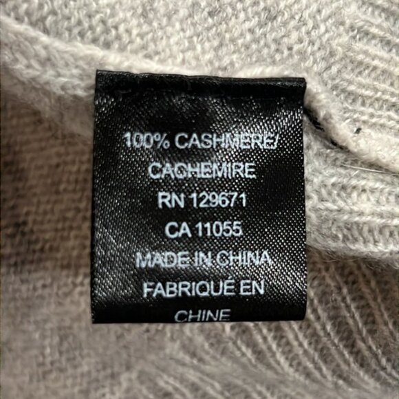 Skull Cashmere Sweater M Soft Halloween Cozy Goth Skulls - Picture 7 of 7